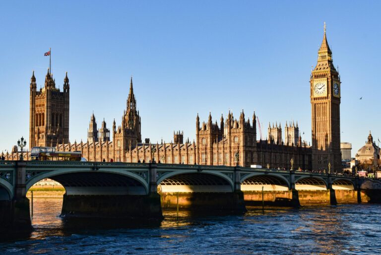 Britain announces ambitious 87% emissions‑reduction target for 2040